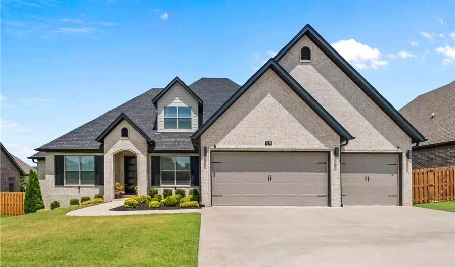 1271 Elizabeth, Bentonville, AR 72713 - 4 Beds, 4 Bath