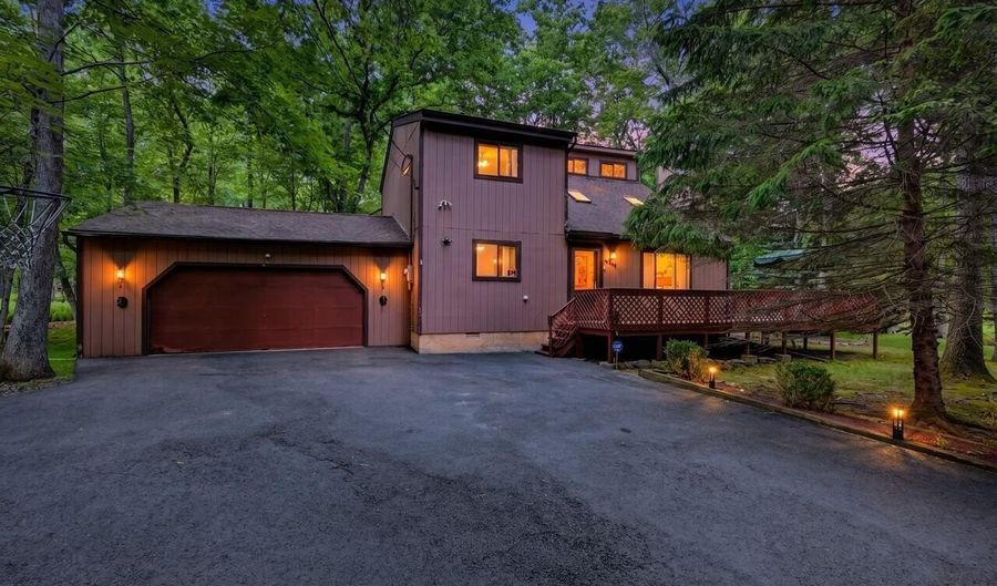 35 Teddyuscung Trl, Albrightsville, PA 18210 - 3 Beds, 2 Bath