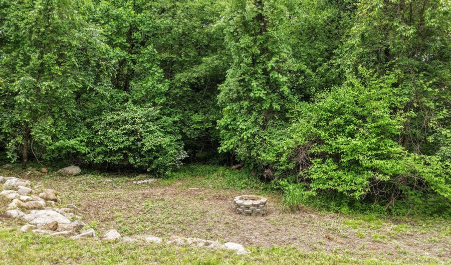 26 Brookmoor Rd, Avon, CT 06001 - 4 Beds, 2 Bath