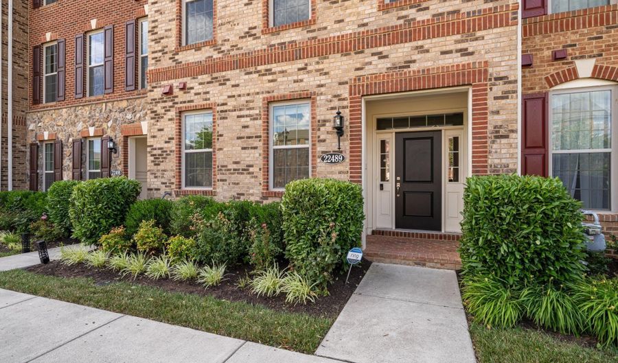 22489 NAUGATUCK Sq, Ashburn, VA 20148 - 4 Beds, 4 Bath