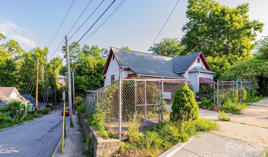 91 Clingman Ave, Asheville, NC 28801 - 3 Beds, 2 Bath