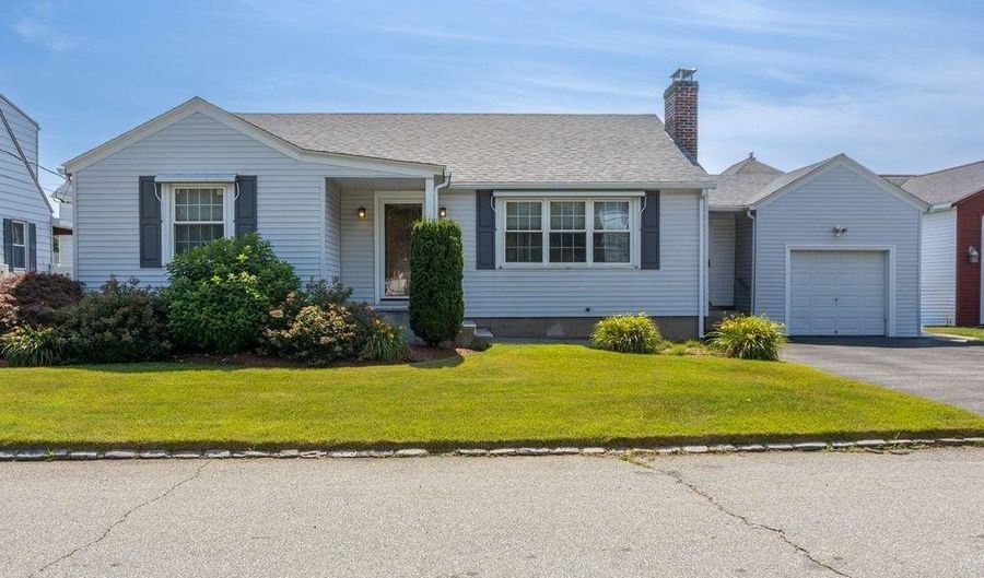 63 Ferncliff Ave, North Providence, RI 02911 - 3 Beds, 1 Bath