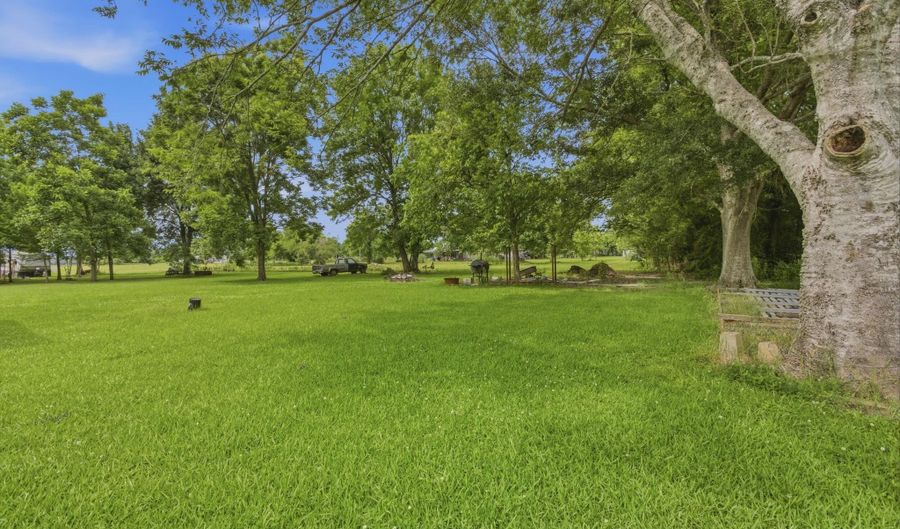 518 Old School Rd, Arnaudville, LA 70512 - 4 Beds, 3 Bath