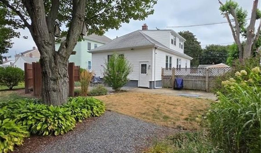 246 Vine St, Pawtucket, RI 02861 - 3 Beds, 1 Bath