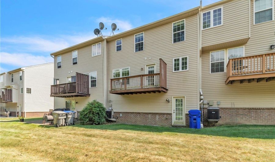 305 Broadstone Dr, Adams Twp., PA 16046 - 3 Beds, 3 Bath