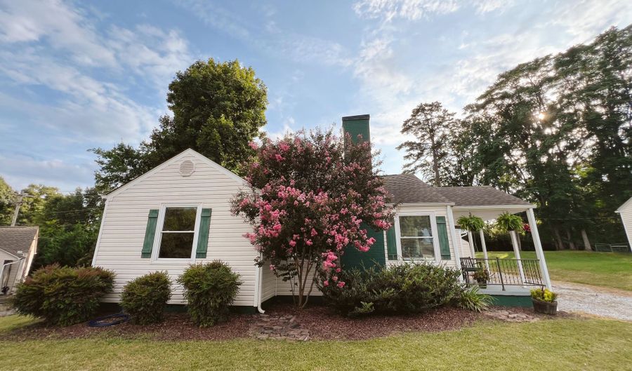 1777 Dalton St, Alcoa, TN 37701 - 3 Beds, 2 Bath