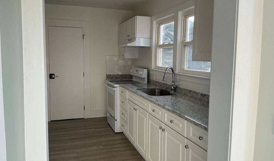 35 West St, Cromwell, CT 06416 - 3 Beds, 2 Bath