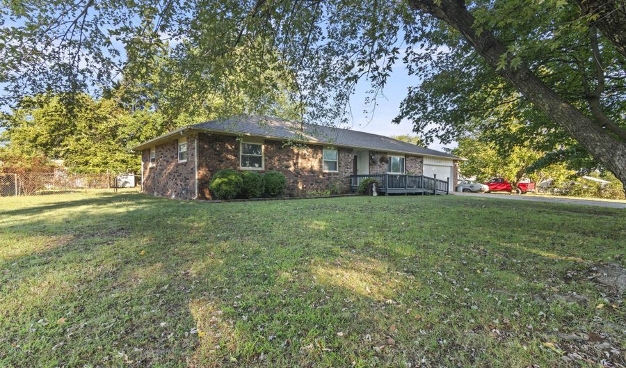 1307 S Washington Ave, Aurora, MO 65605 - 4 Beds, 2 Bath