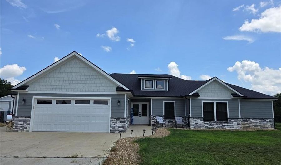 13685 NE County Road 353 N/A, Adrian, MO 64720 - 4 Beds, 2 Bath