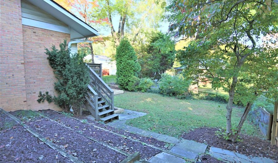 9705 FERNWOOD Rd, Bethesda, MD 20817 - 5 Beds, 5 Bath