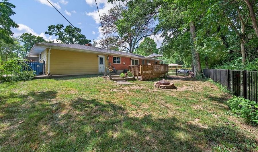 124 Vlasis Dr, Ballwin, MO 63011 - 3 Beds, 3 Bath