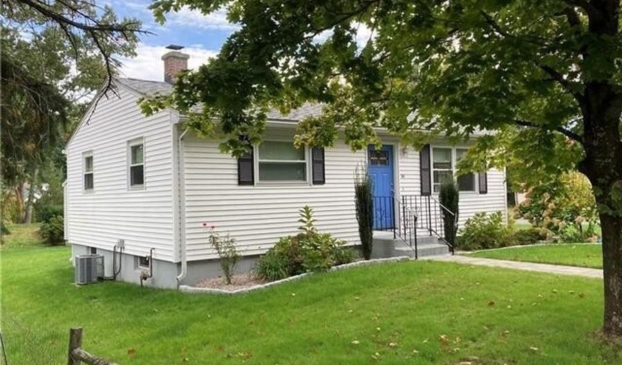 50 Short Beach Rd, Branford, CT 06405 - 2 Beds, 1 Bath