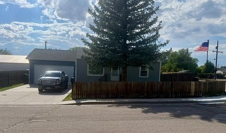 5620 SUNSET Dr, Cheyenne, WY 82001 - 4 Beds, 2 Bath