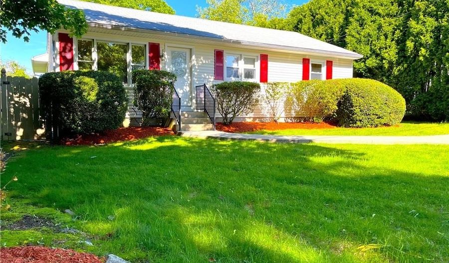 10 Cavalier Rd, Narragansett, RI 02882 - 3 Beds, 1 Bath