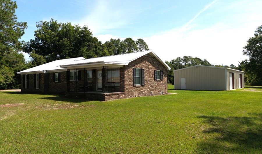 633 Blackshear Hwy, Baxley, GA 31513 - 3 Beds, 2 Bath