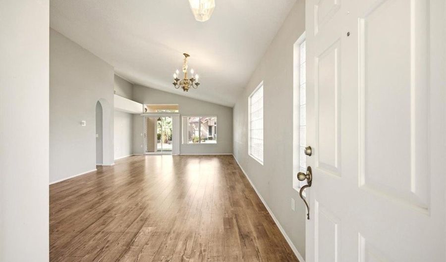 19146 Oak, Apple Valley, CA 92308 - 2 Beds, 2 Bath