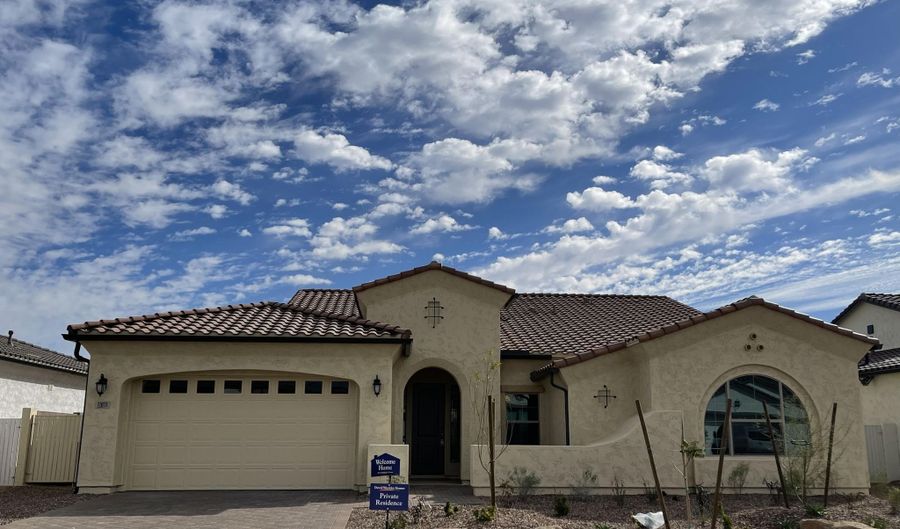 11811 W PARKWAY Ln, Avondale, AZ 85323 - 4 Beds, 4 Bath