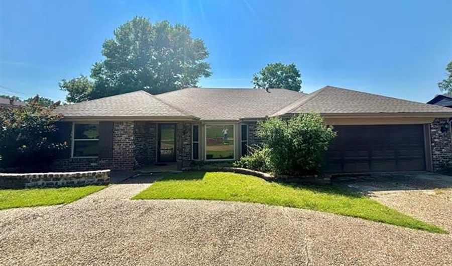 1719 S 14th St, McAlester, OK 74501 - 3 Beds, 2 Bath