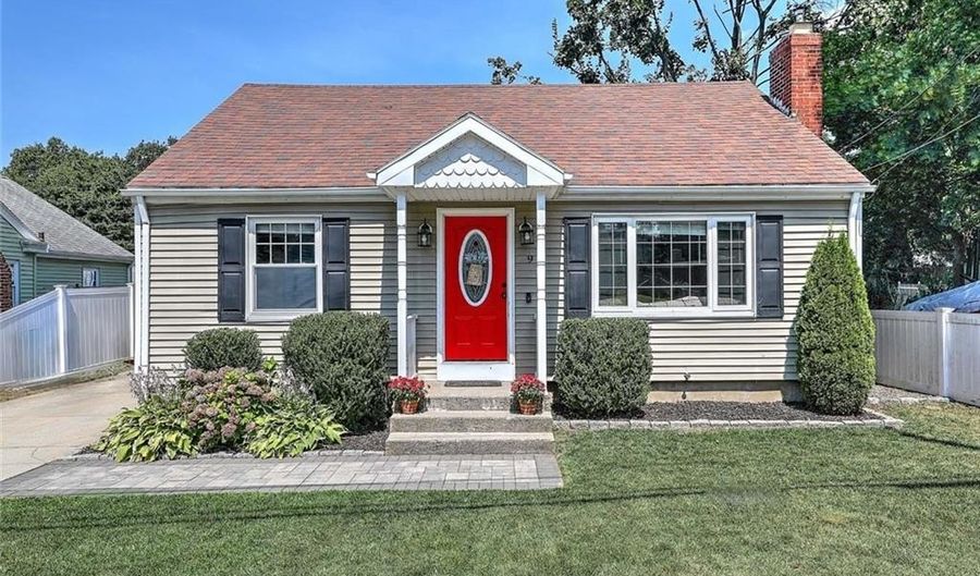 9 Norman St, Cumberland, RI 02864 - 3 Beds, 2 Bath