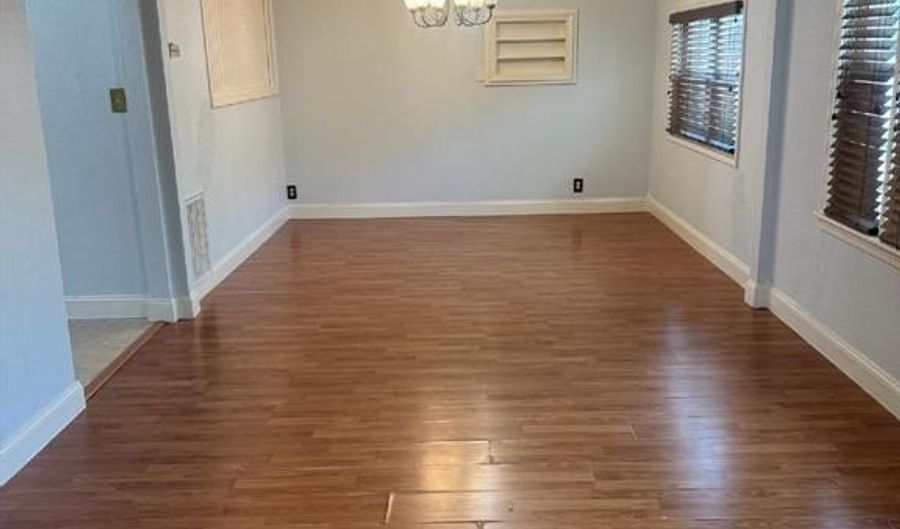 722 NW Maxwell St, Ardmore, OK 73401 - 2 Beds, 1 Bath