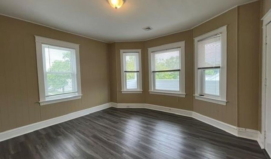 70 Oliver St 3F, Bristol, RI 02809 - 1 Beds, 1 Bath
