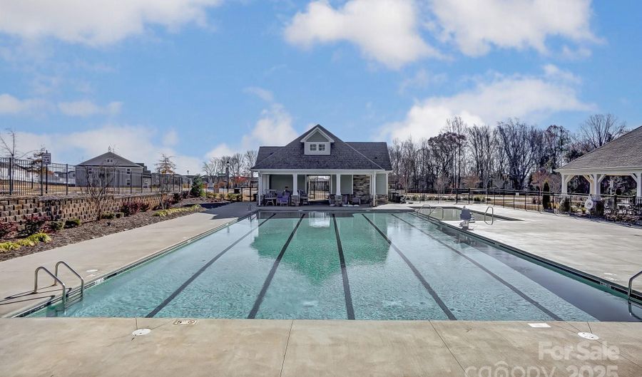 8030 Downy Oak Ln, Charlotte, NC 28269 - 3 Beds, 3 Bath