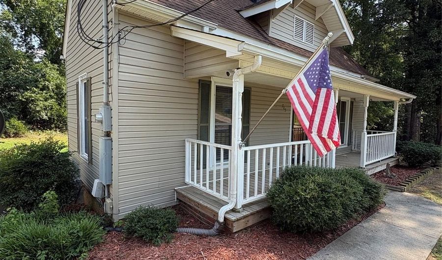 705 Parker St, Albemarle, NC 28001 - 2 Beds, 1 Bath