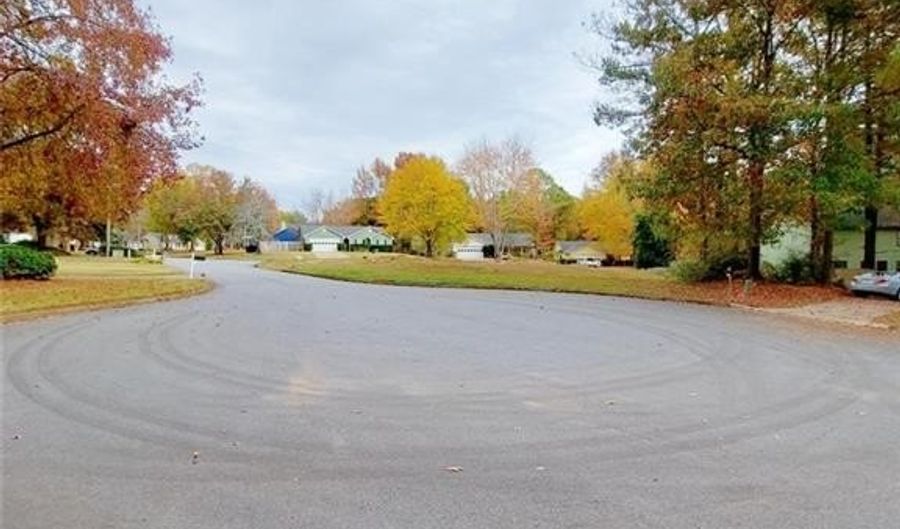 11250 Ridge Hill Dr, Alpharetta, GA 30022 - 3 Beds, 2 Bath