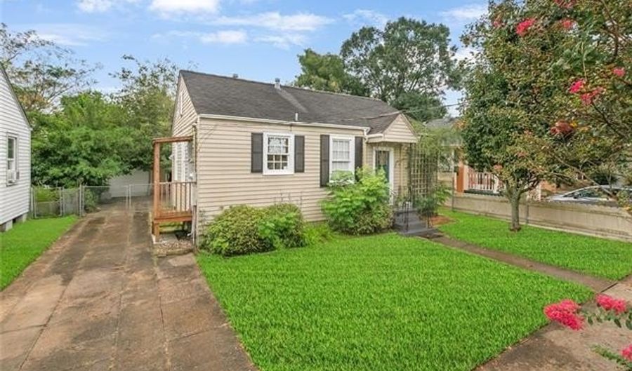 417 LEBEAU St, Arabi, LA 70032 - 2 Beds, 1 Bath