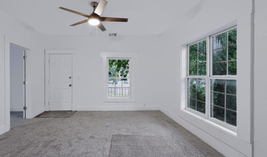 529 Military Ave, Baxter Springs, KS 66713 - 2 Beds, 1 Bath