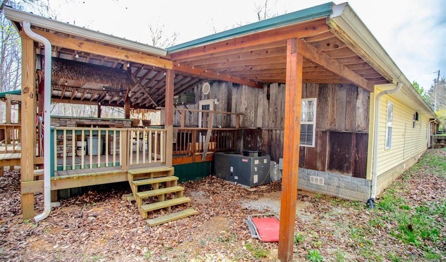 17 Barger Spur Rd, Burkesville, KY 42717 - 5 Beds, 2 Bath