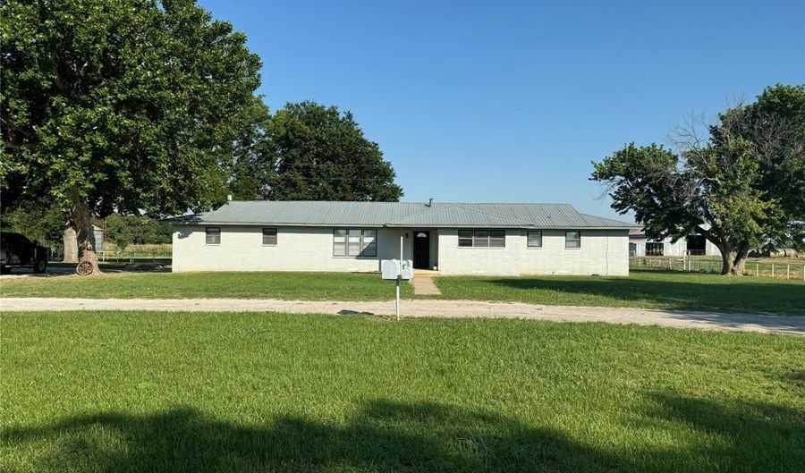 1411 Parker Dairy Rd, Alvord, TX 76225 - 3 Beds, 3 Bath