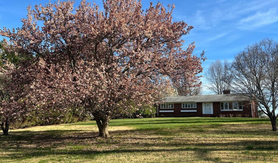 12405 SHAFER Ln, Bowie, MD 20720 - 5 Beds, 3 Bath