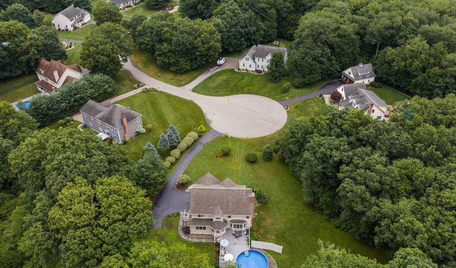 106 Stonecroft Ln, Coventry, CT 06238 - 4 Beds, 3 Bath