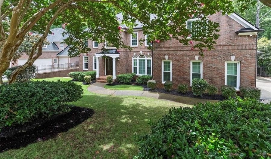 5035 Towne Lake Hls N, Woodstock, GA 30189 - 5 Beds, 5 Bath