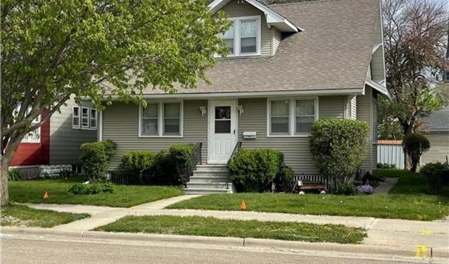 512 9th Ave SW, Austin, MN 55912 - 3 Beds, 2 Bath