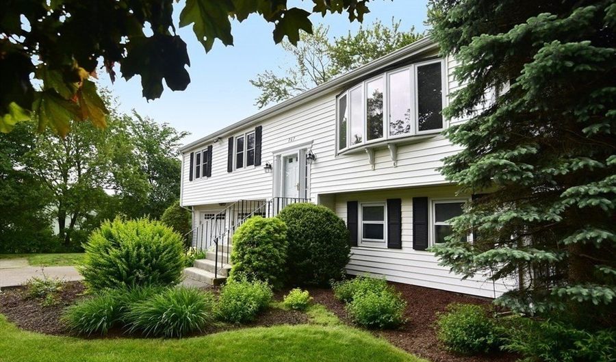 767 S Main St, Bellingham, MA 02019 - 3 Beds, 2 Bath