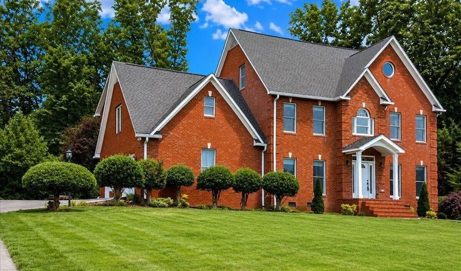 2832 Kensington St, Athens, TN 37303 - 4 Beds, 4 Bath