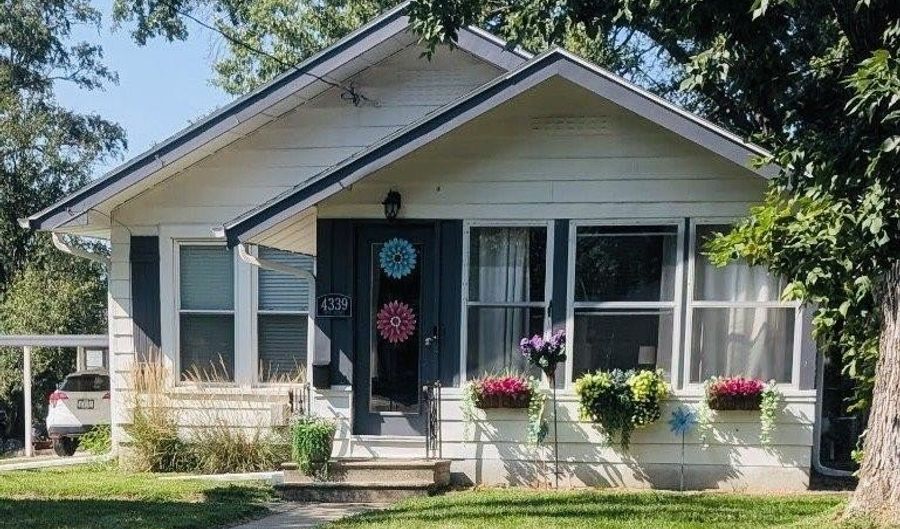 4339 Ovid Ave, Des Moines, IA 50310 - 2 Beds, 1 Bath