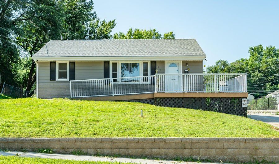 503 E Virginia Ave, Des Moines, IA 50315 - 3 Beds, 2 Bath