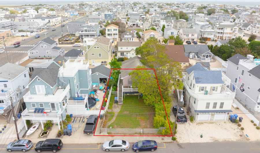 221 11th St, Beach Haven, NJ 08008 - 3 Beds, 1 Bath