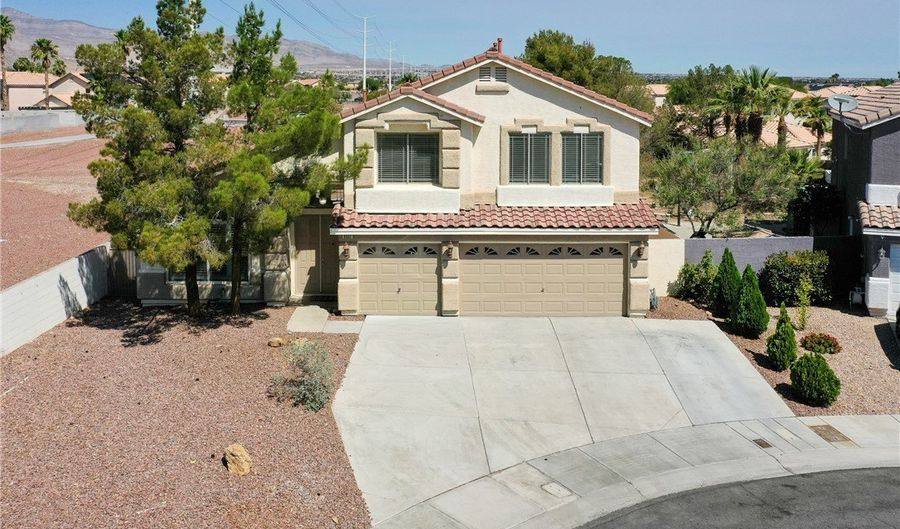 8332 Spring Arts Ave, Las Vegas, NV 89129 - 5 Beds, 3 Bath