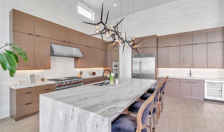 10824 Agate Cliffs Ave, Las Vegas, NV 89135 - 5 Beds, 5 Bath