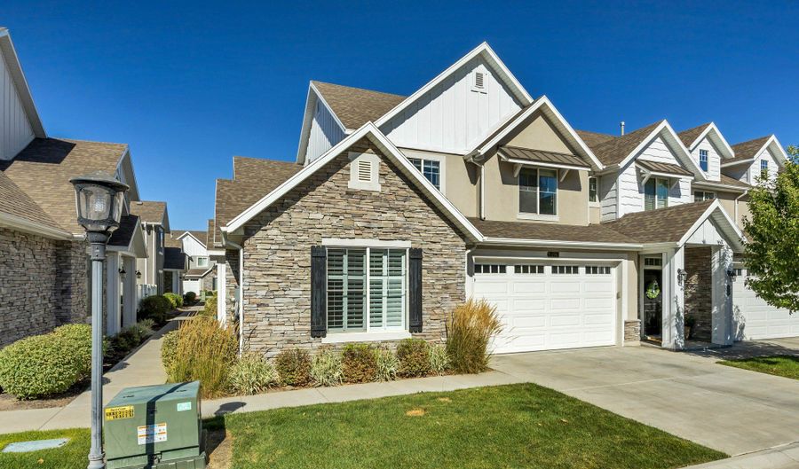 296 S 600 W, Centerville, UT 84014 - 3 Beds, 3 Bath