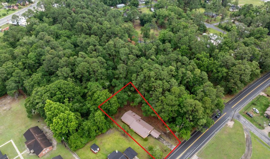 320 Brobston St, Baxley, GA 31513 - 4 Beds, 3 Bath