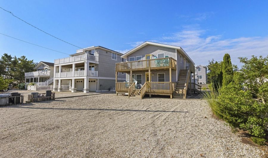 21 E 9th St, Barnegat Light, NJ 08006 - 6 Beds, 2 Bath
