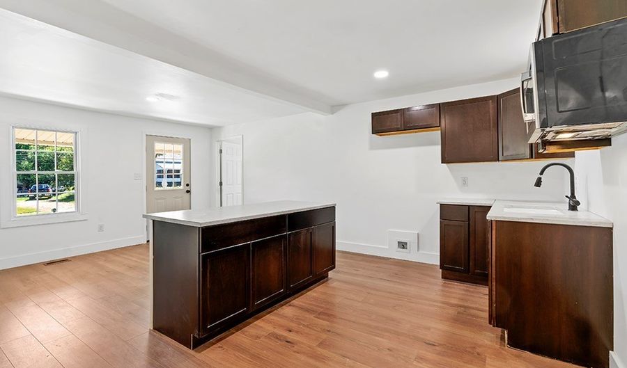715 Main St S, Abbeville, SC 29620 - 3 Beds, 2 Bath