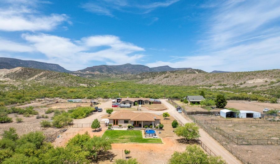 955 W COPPERHEAD Rd, Camp Verde, AZ 86322 - 3 Beds, 2 Bath