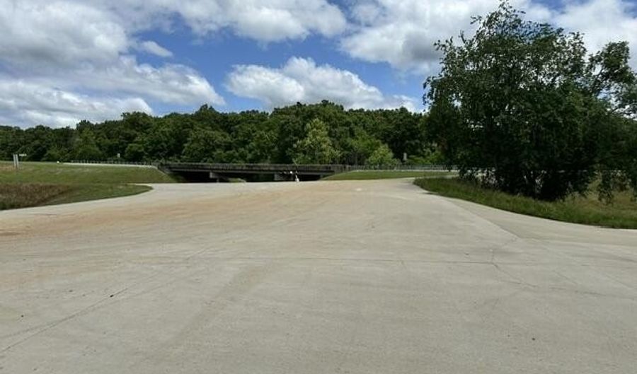 501 N Old Highway 19, Alton, MO 65606 - 0 Beds, 2 Bath