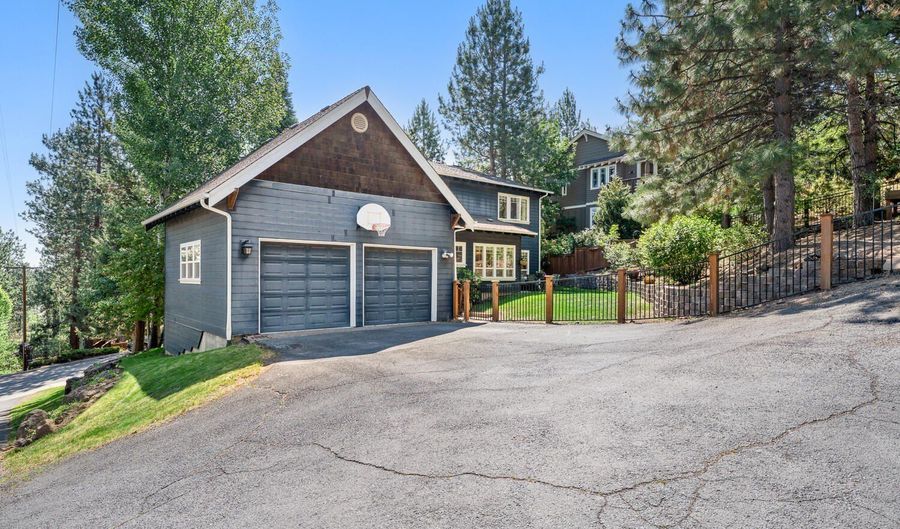335 NW 17th St, Bend, OR 97701 - 4 Beds, 3 Bath